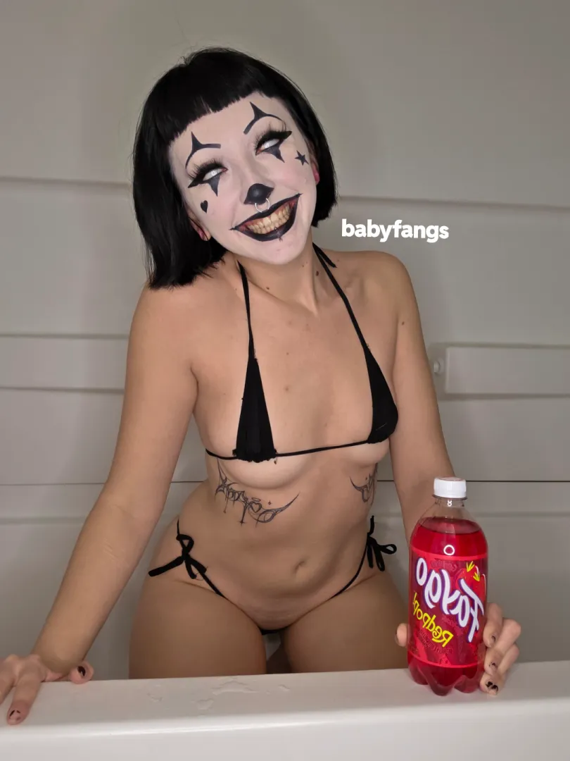do you like creepy clown girls? posted by babyfangz69