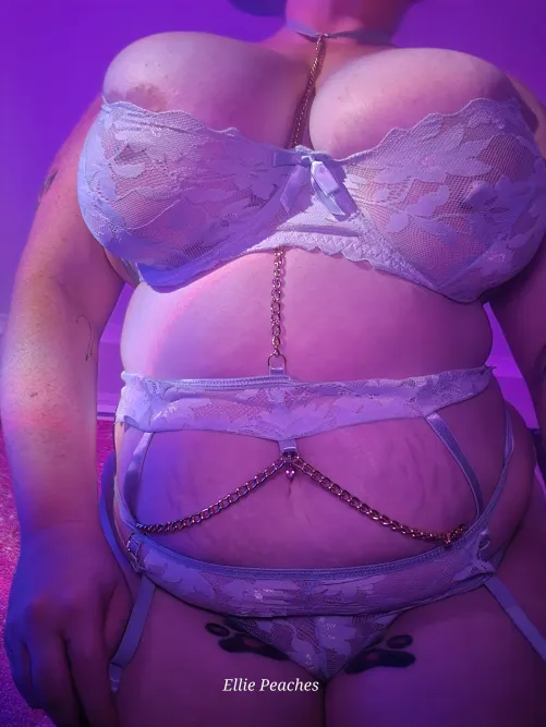 Do you like how the belt frame my belly marks? by x-sugar_tits-x