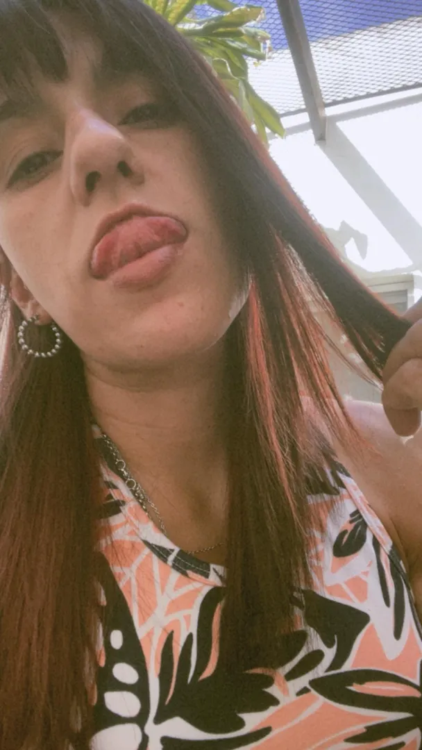 Do you like it better with this playful tongue? posted by Sashytta_Brunette