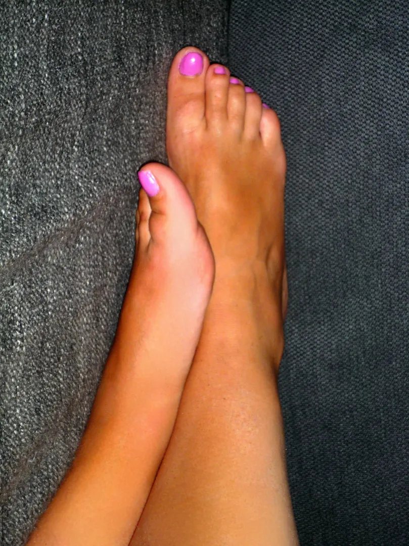 Do you like my feet with pink nail polish posted by misskatefeet1
