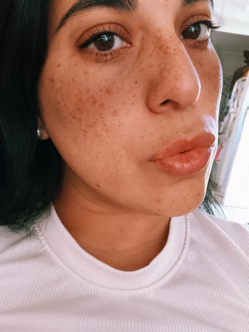 Do you like my freckled nose? by LucianaGomez06