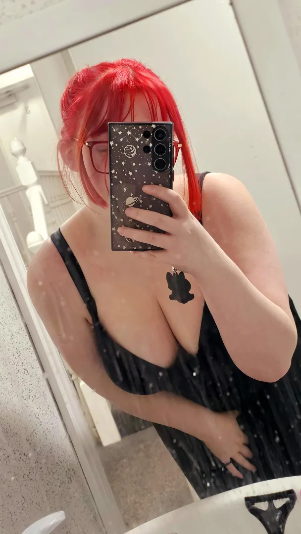 Do you like my outfit? posted by IzzyNova_