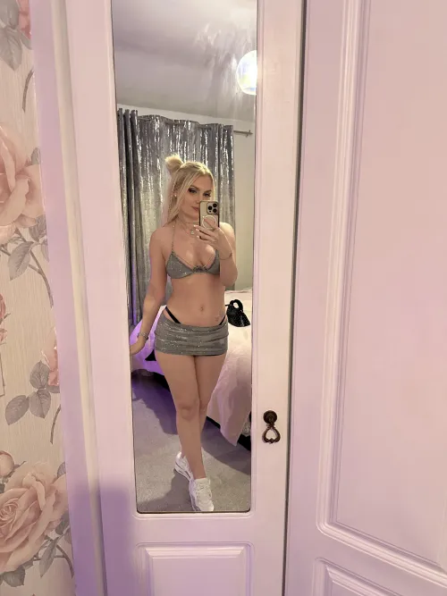 Do you like my rave outfit ? by ittybityprettykitty