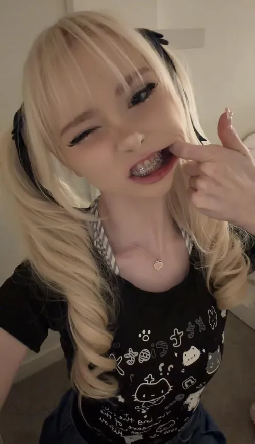 Do you like my smile? by _LustyDoll