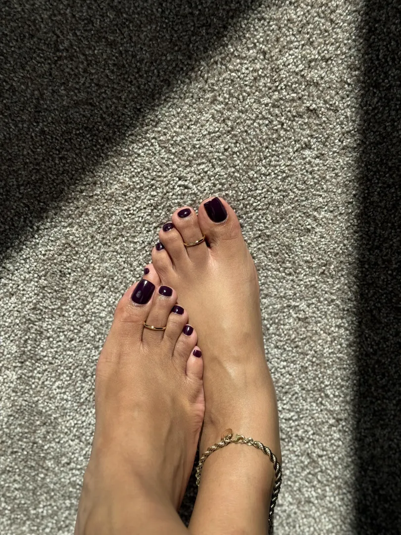 Do you like my toes? posted by TheShylinMilan
