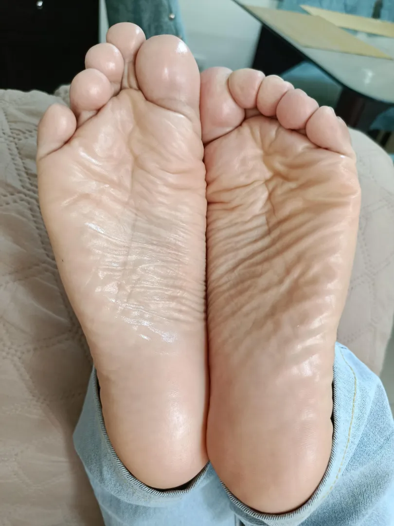Do you like natural wrinkles… especially on my soles?  posted by DragonfruitOk7613