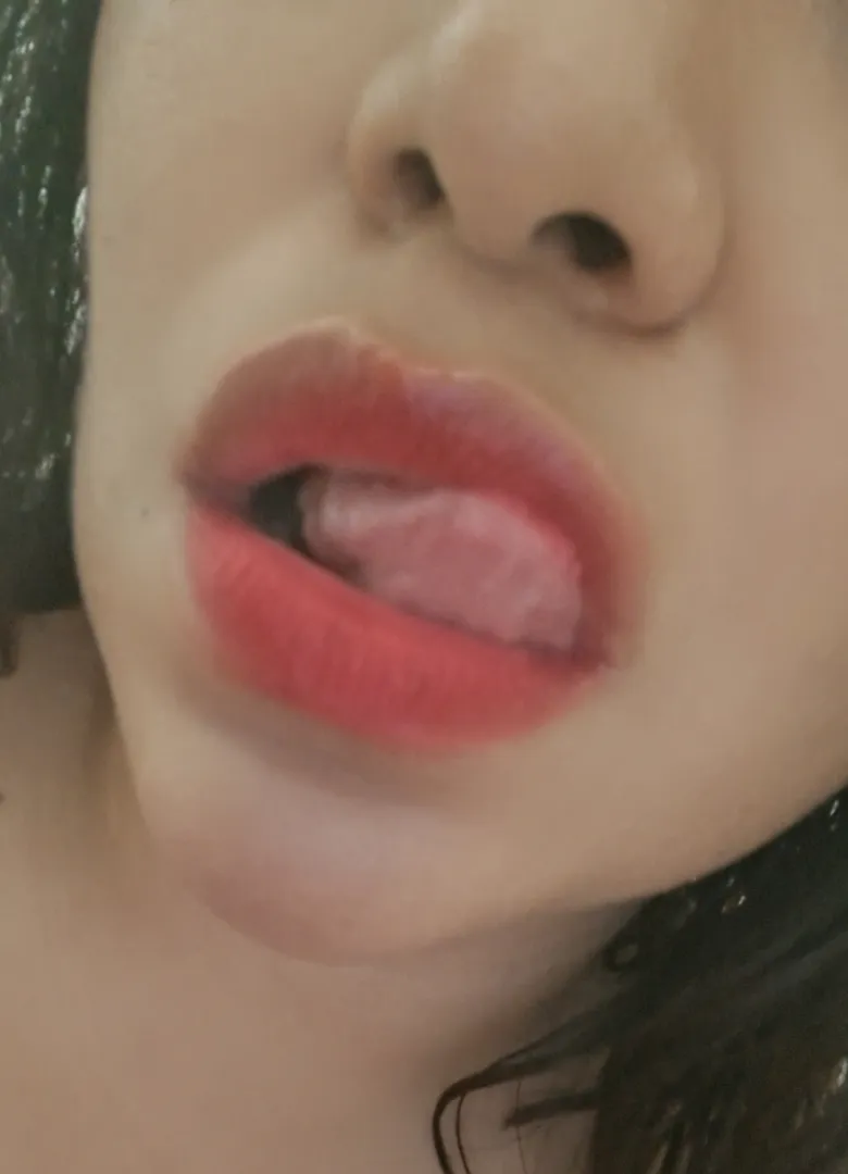 Do you like red lipstick? posted by Aniia111