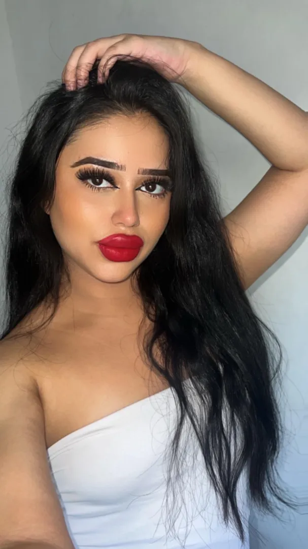 Do you like red, or do you like how red looks on me? posted by _sgzg1