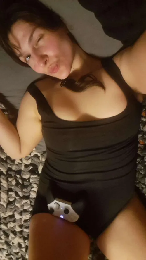 Do you like thick gamer girls? by puffXflower