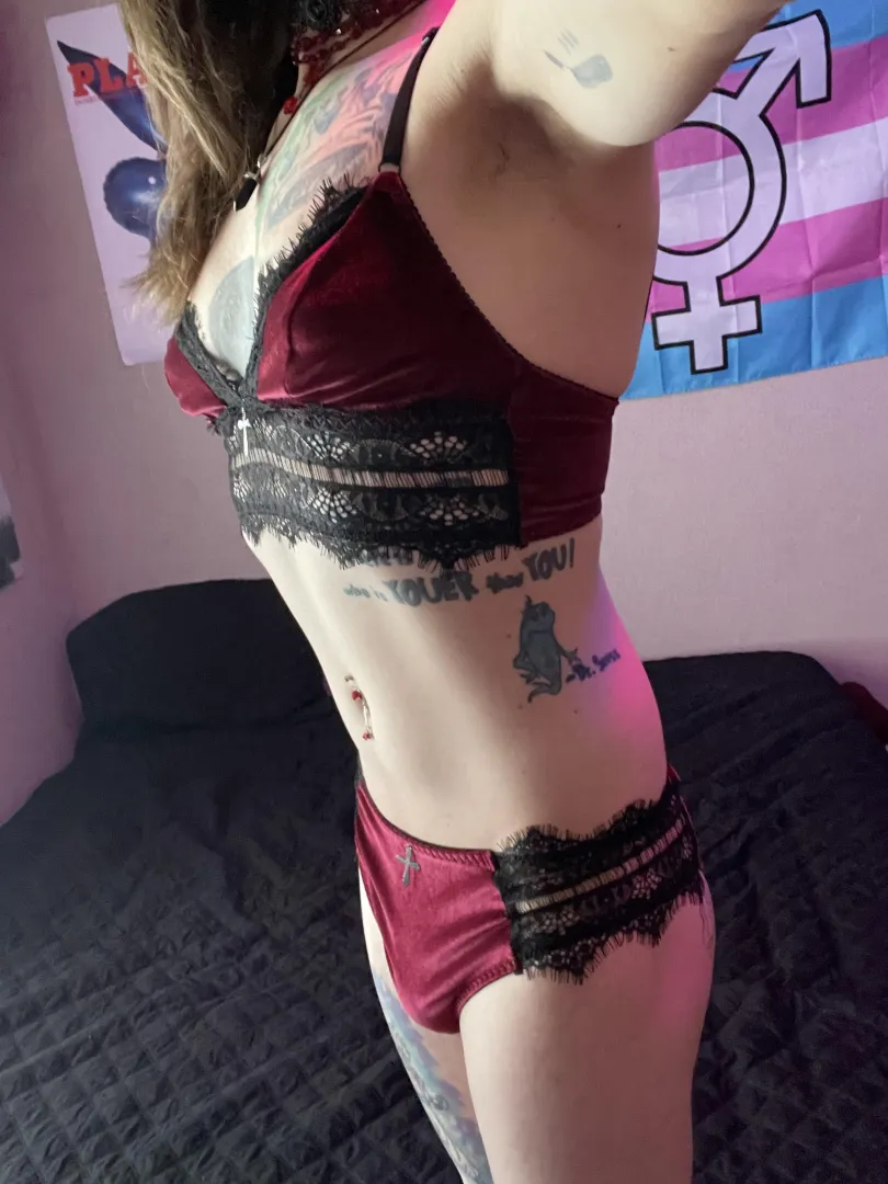 Do you like this set on me??  posted by Pretend_Bench_3615