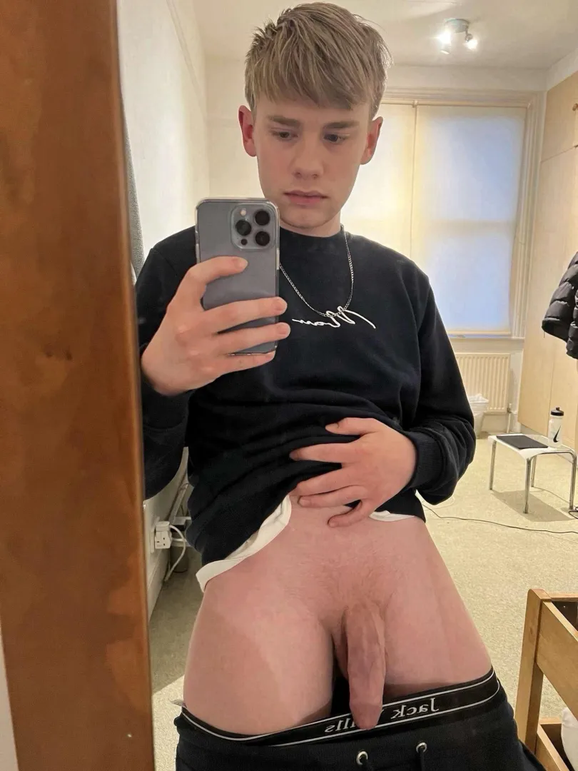 Do you mind if I whip it out? (18) posted by naughtie-boy