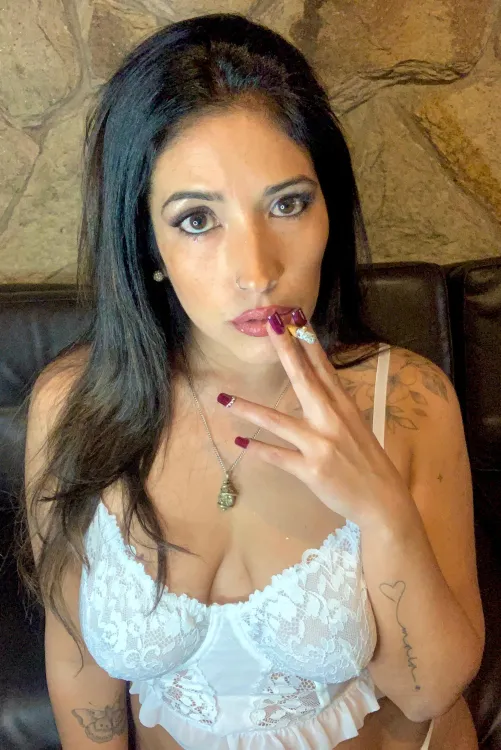 Do you need a smoky slut to suck your cock? by sweetsophie01