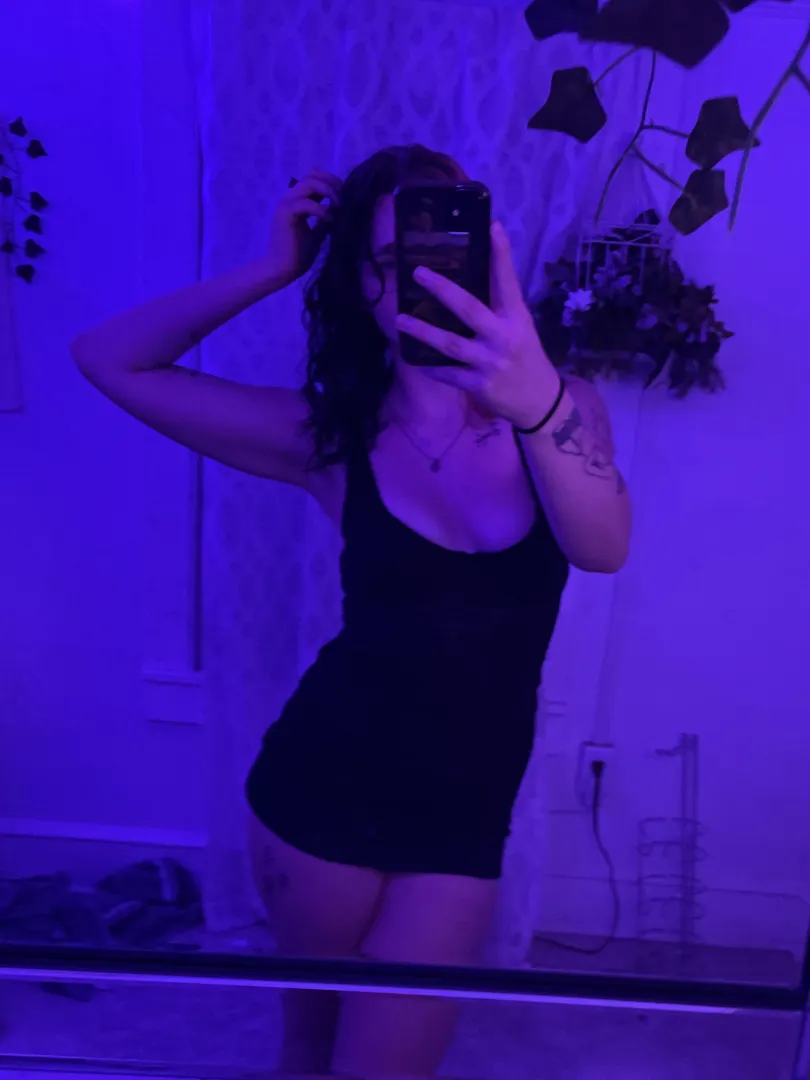 do you need help w your morning wood? 20f posted by sellingcontent444