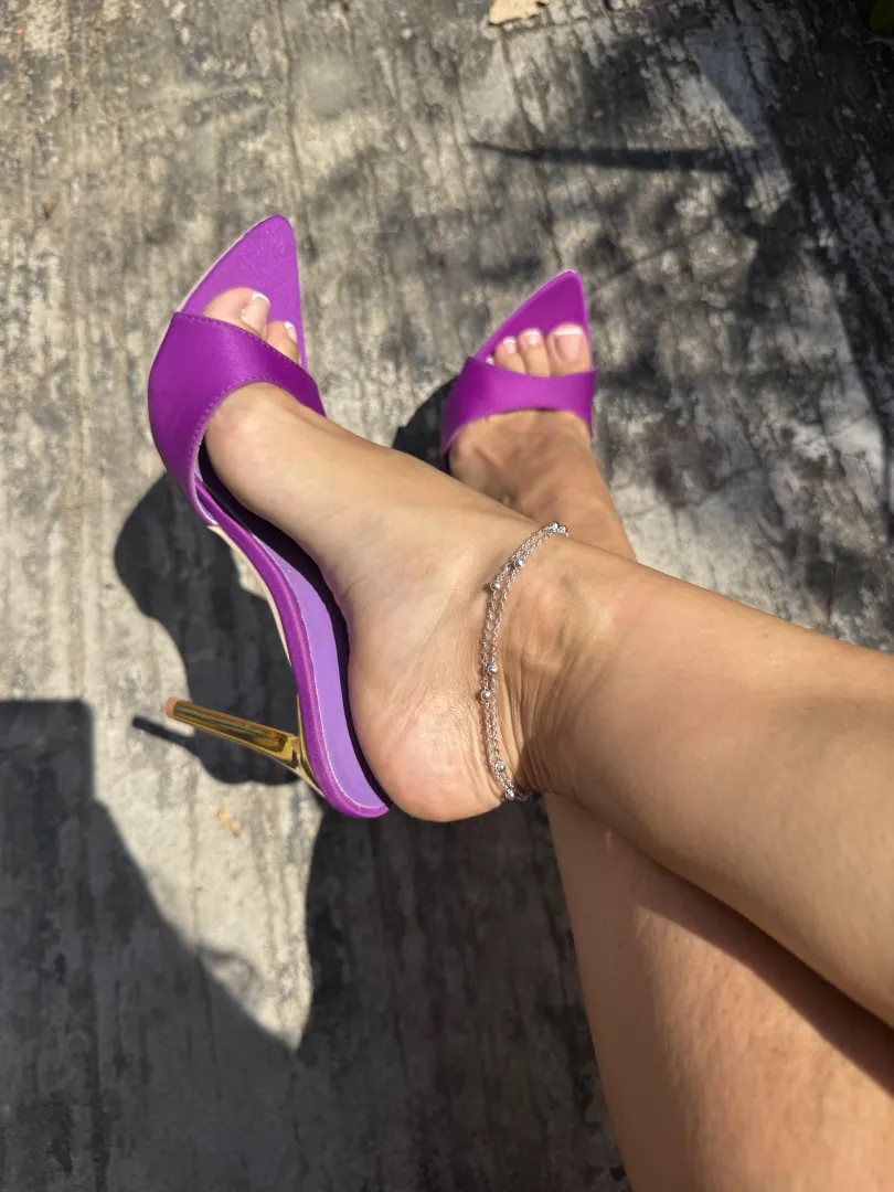Do You Notice The Anklet First Or The Heels? posted by SoleMusa