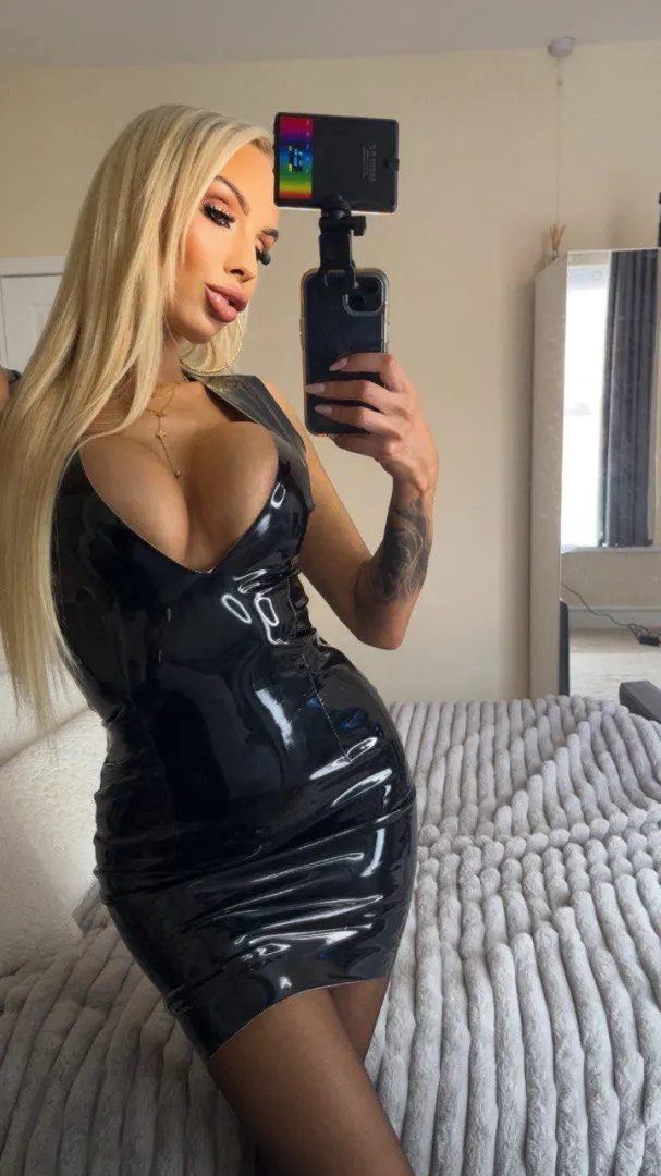 do you prefer an obedient or a naughty bimbo? posted by Kikiyoh