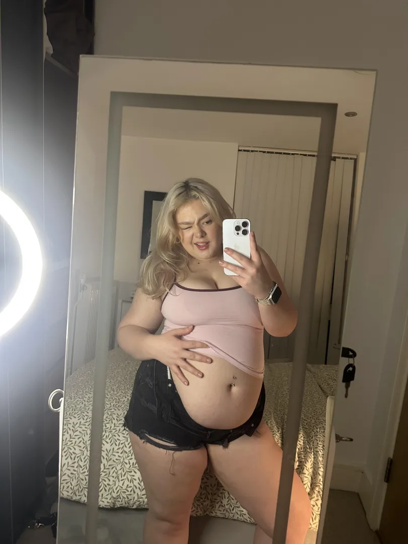 Do you think i belong in this group posted by ElysariaFlurry