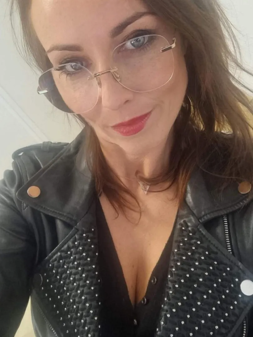 Do you think older women just like me are attractive? posted by fullmoon63