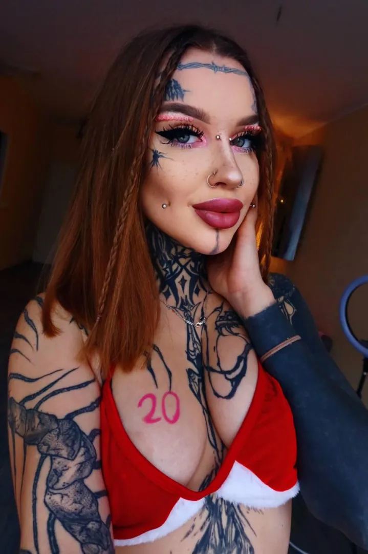 Do you think there is a tattoo under the bra? posted by Muggle666