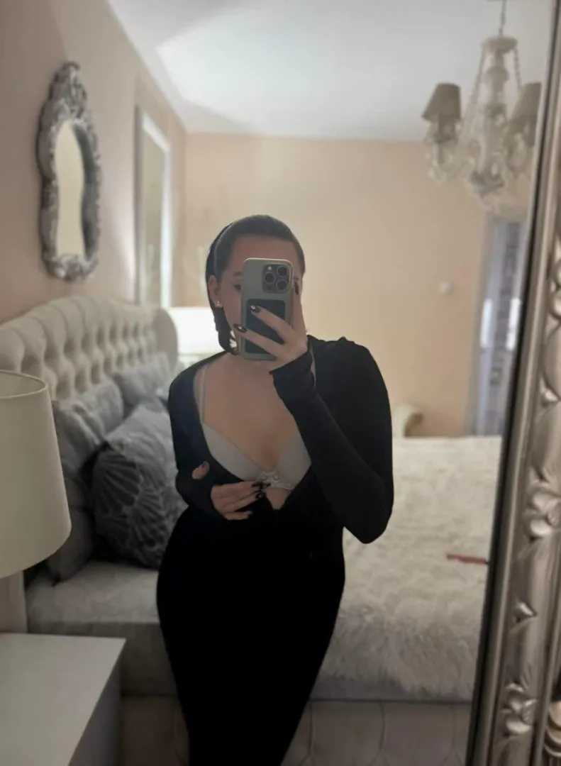 do you wanna see me naked? posted by lunquyressa