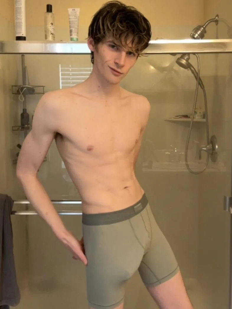 Do you want a soft boyfriend with a hard cock?  posted by HydragonElite