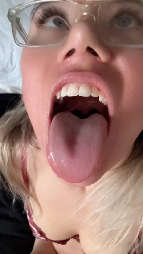 Do you want to deepthroat me? posted by jennyahegaoblonde