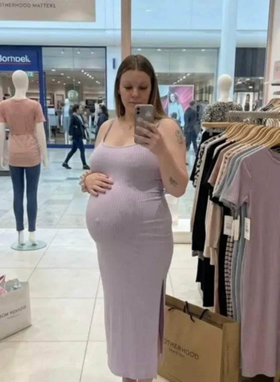 Do you want to receive my preggo nud3s? posted by Lustful_Luna89