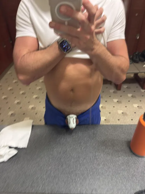 Does a blurry locker room check mean a good arm day? by daddyzboy1