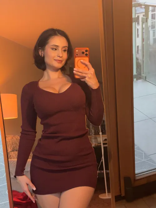 Does a quick peek make you want more? by Ronckelsharod