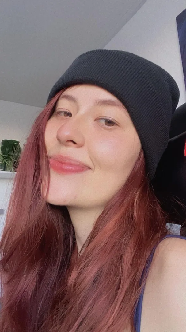 Does it look like I'm your next girlfriend? posted by Venuss_08