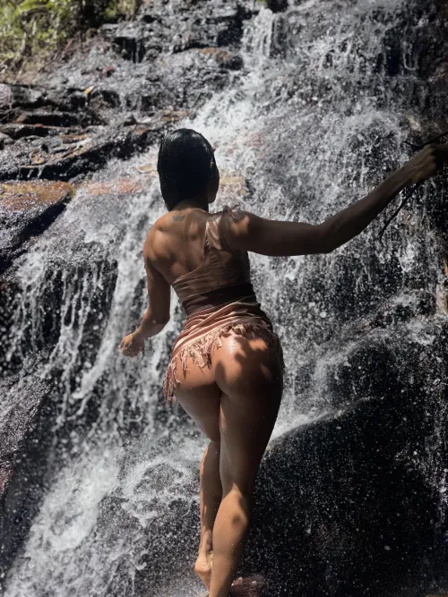 Does my ass make you hard by maggiemarina