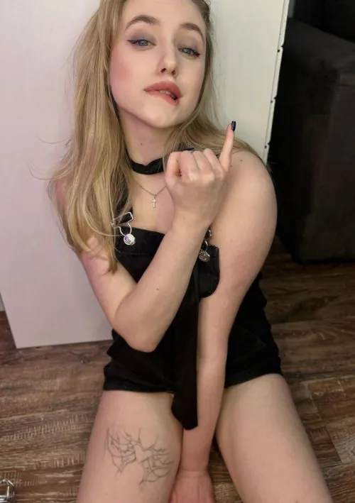 Does the idea of a mean girl seeing your lil willy excite or scare you? by stellasweetiee