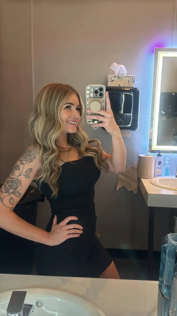 Does this reflection make me look too tempting? posted by PrettyLucyxo