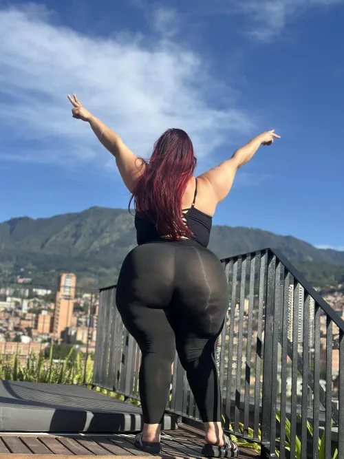 Does this view feel a little distracting? by lolapop_bbw_pear