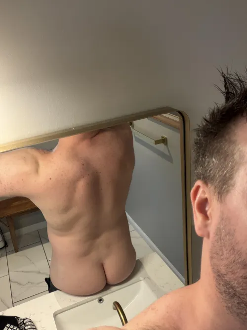 Doing extra squats ;) by MrRS88