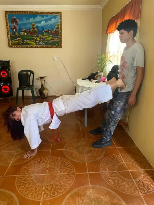 Doing push-ups this way is the best by Syleinedstomp