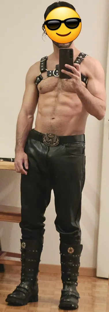 Dom or Sub? posted by Elegant_Walk_1638