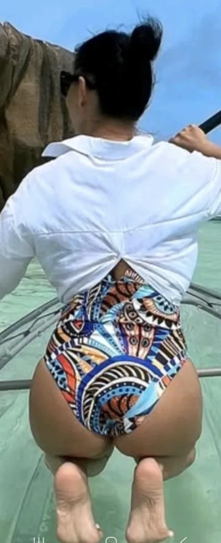 Domna Mantea ne tratează cu spatele posted by Wooden-Work-7982