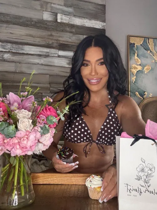 don’t act like you wouldn’t stare by annatransxo