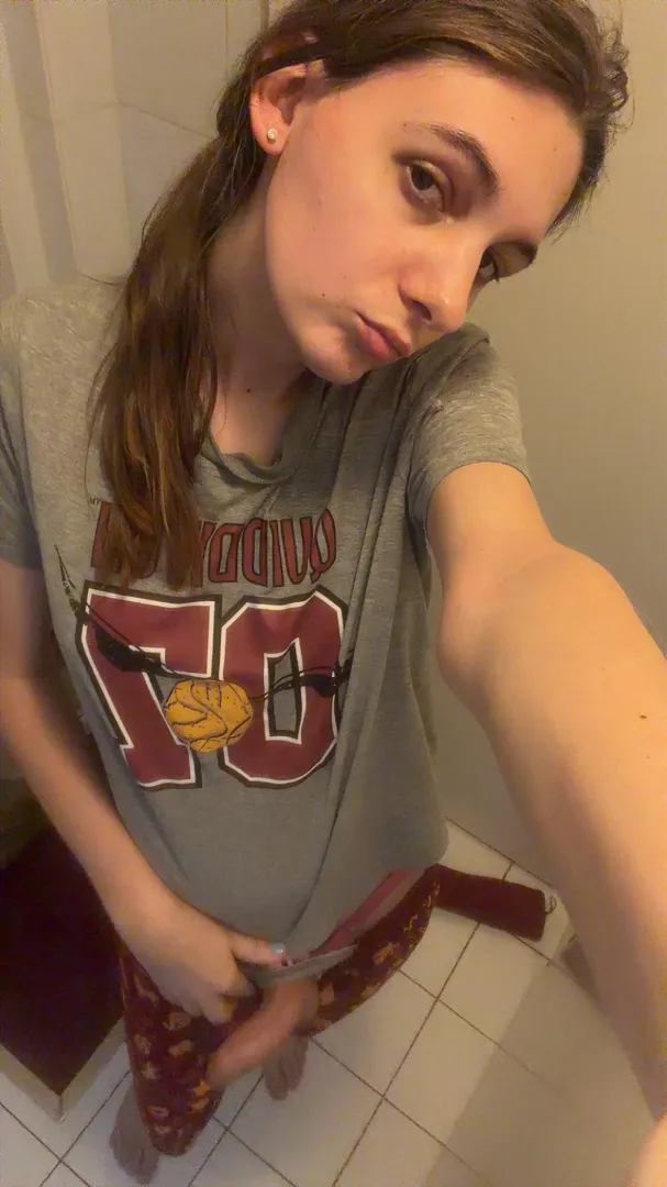 dont be such a tease babe look what you did now get down here ur fixing this posted by jessiesissyadventure