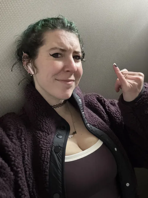 Don't even try to pretend it's an okay size by sirenskiss3