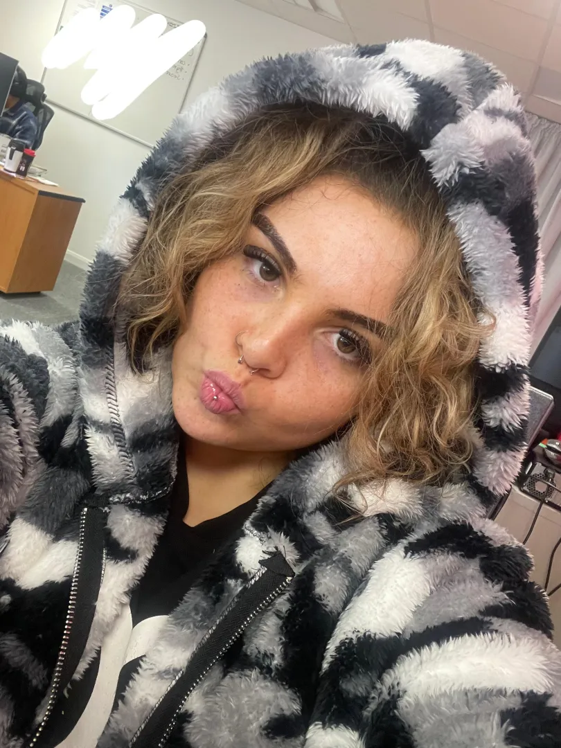 Don’t I look cute all fluffy and cozy  posted by worththetroublex