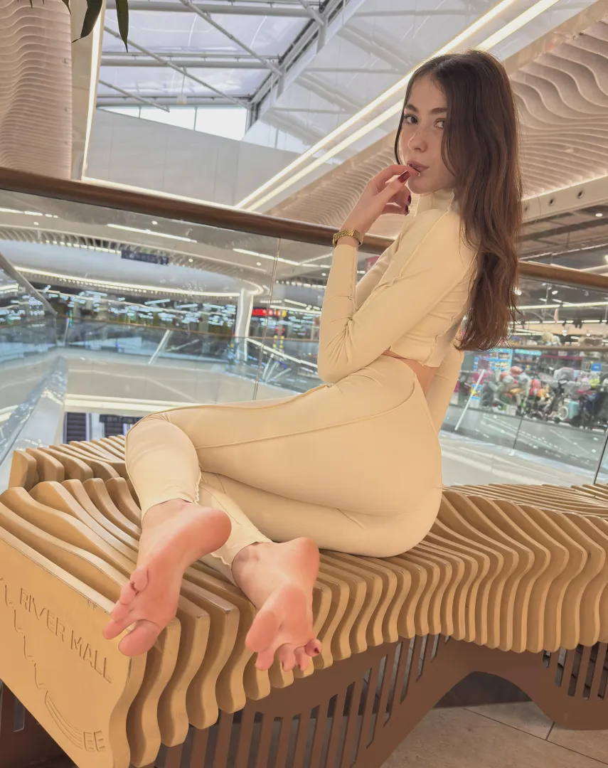 Don't look away, I'm daring you to stare posted by SnarkyComet