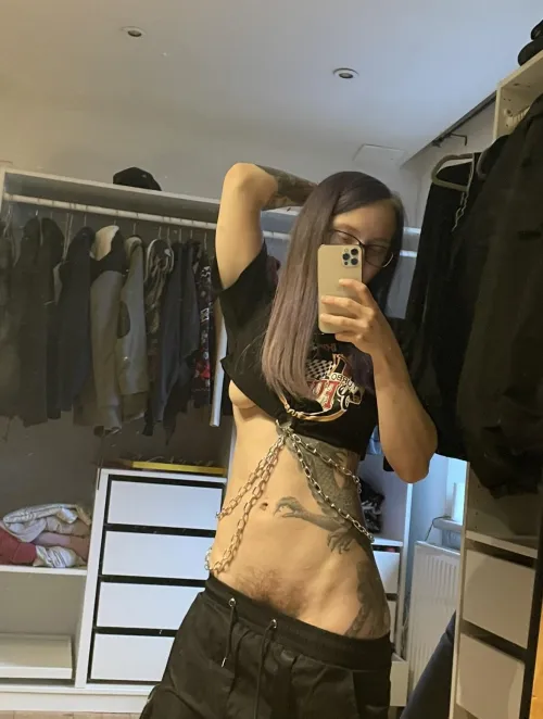 dont mind me, just took a cute mirror pic. by astralis_72