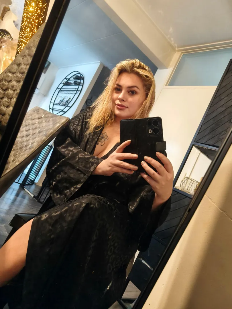 Don't stare for too long or you might catch feelings posted by LegsAndEggs25