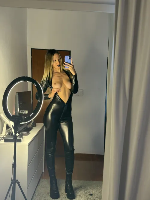 Don’t take screenshots. by lustlongsph