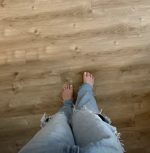 Don't these toes just look like they're asking to be sucked on? by KiKiEvergreen