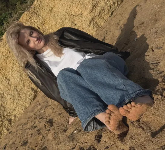 Don't worry, I won't make you lick my dirty toes by Web3sakura