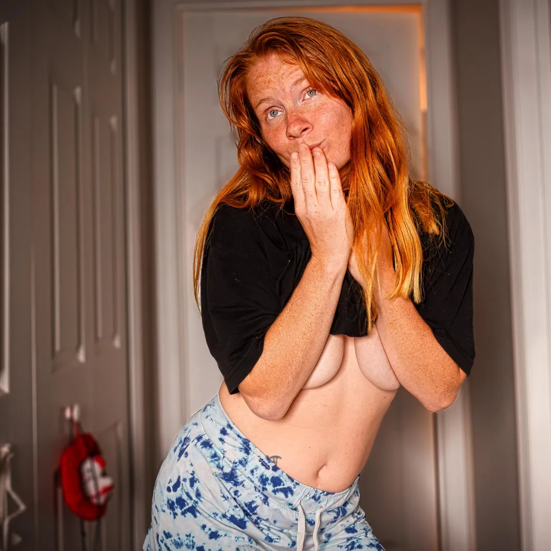 don’t worry, i’m just here to ruin your focus and lower your productivity... posted by --lily-rose--