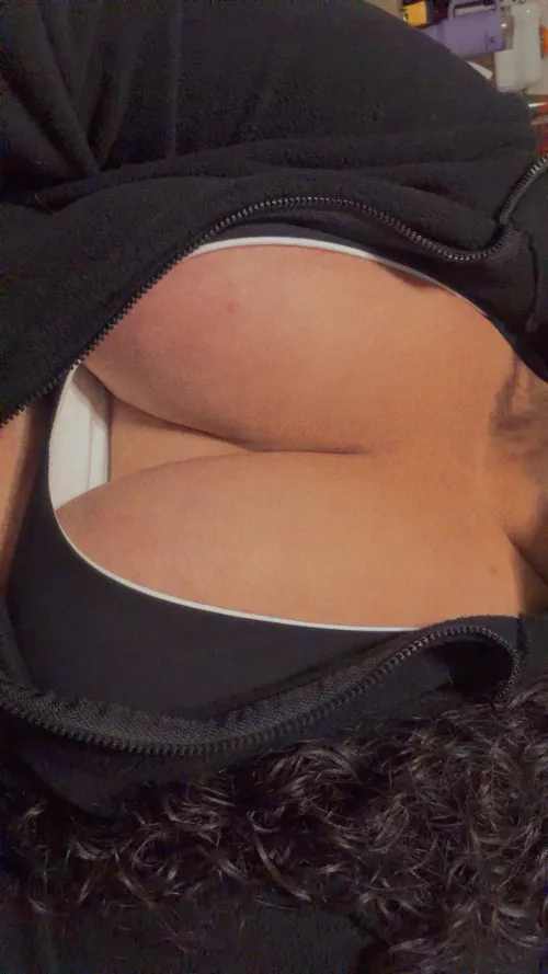 Don’t you just love a good titty pic? [discussion] by sluttyxkittyxo