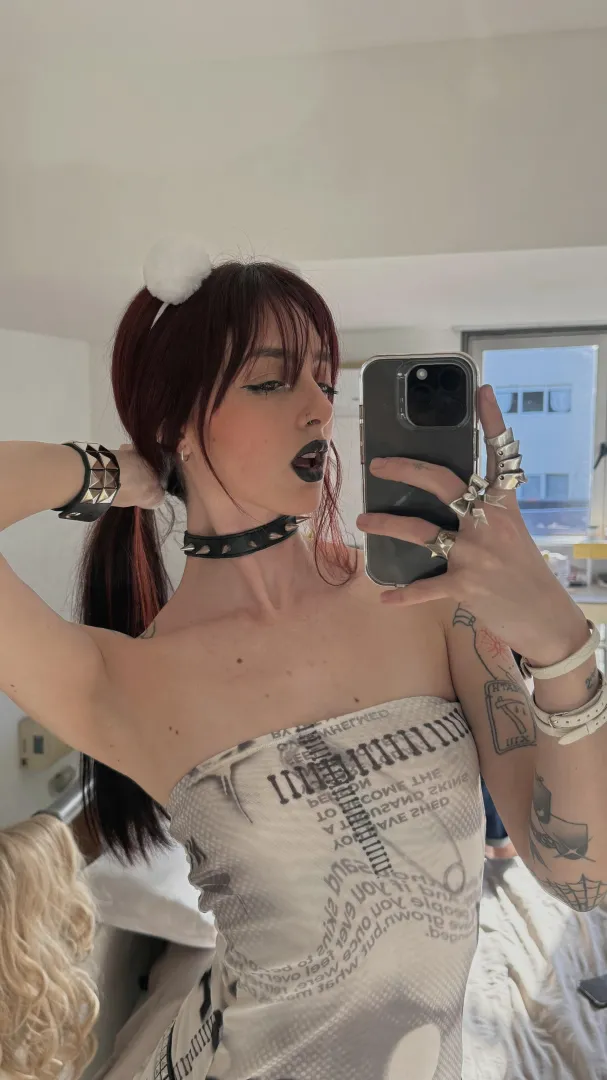 Down for fwb vibes if you can host - lntsag is where i reply:.lunazomez'. posted by hedgerhogger